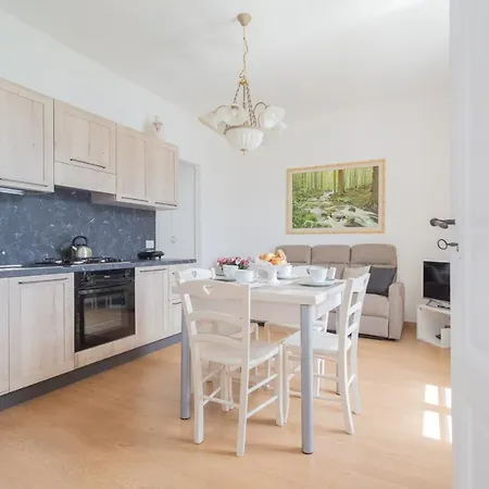 Tina's Window On By Rent * Mezzegra