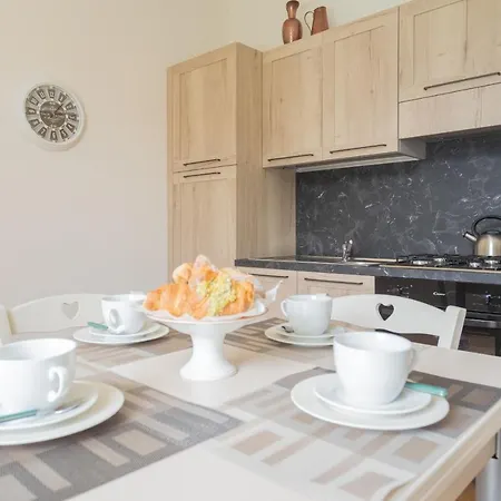 Tina's Window On By Rent * Mezzegra