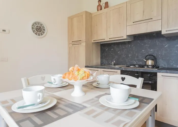 Tina's Window On By Rent * 梅泽格拉