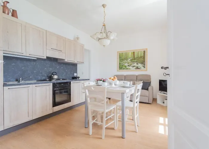 Tina's Window On By Rent * 梅泽格拉