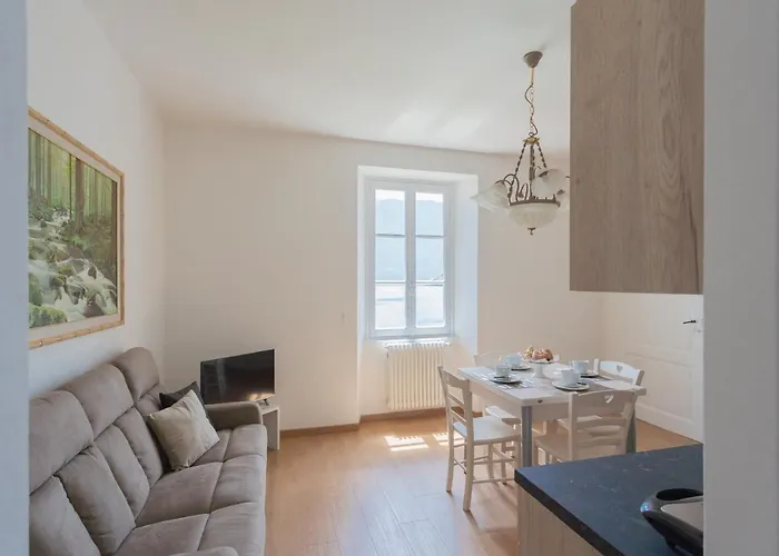 Apartament Tina's Window On By Rent Mezzegra